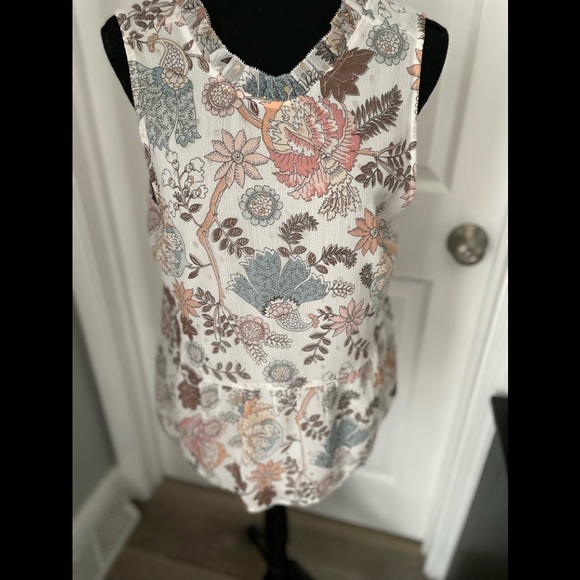 LOFT Tops - Gorgeous Loft top